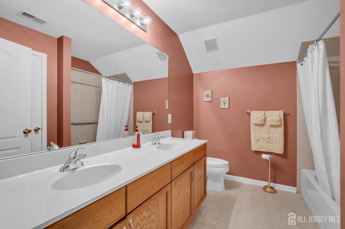 House in Old Bridge Township, New Jersey, United States 5 - 15644203