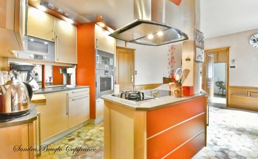 At The Gates Of Vitré Castle Of 12200 M² Land Of More Than 5 Ha