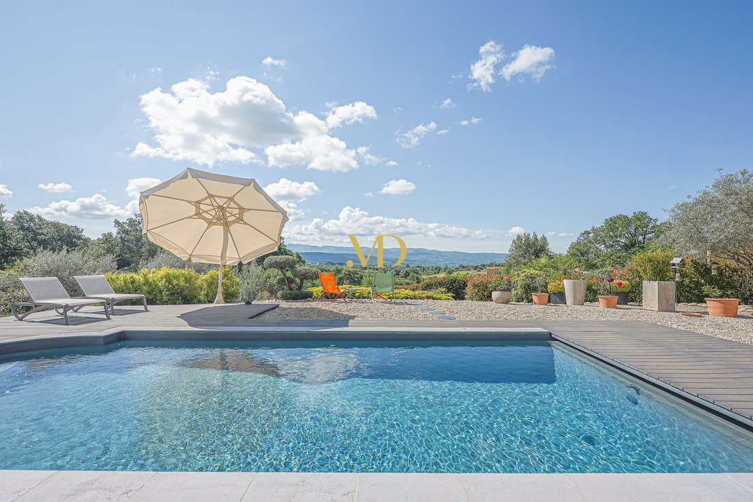 Château des Rêves Provençaux: A Luberon Crown Jewel Above the Lavender Fields