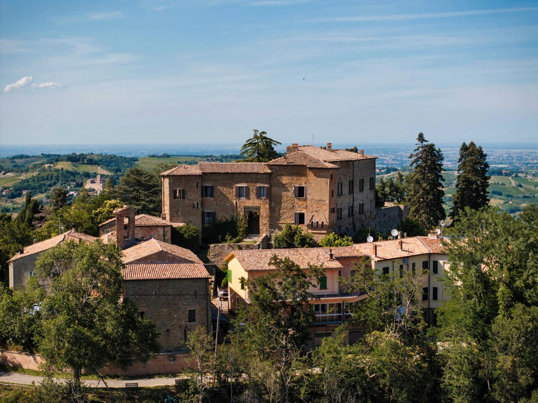 Monteleone’s Whisper: A Castle Where Time Stands Still in Emilia-Romagna’s Golden Hills