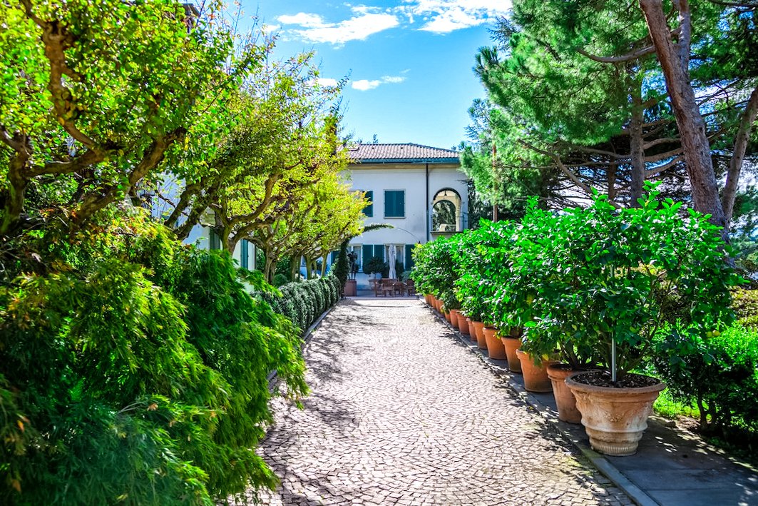 Villa in Mendrisio, Ticino, Switzerland 1 - 15643050