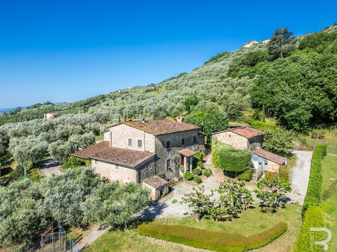 Farm Ranch in Serravalle Pistoiese, Tuscany, Italy 1 - 15653200