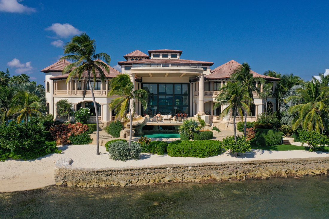 House in George Town, George Town, Cayman Islands 2 - 1005908