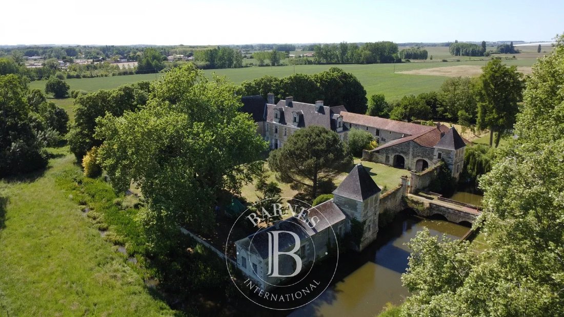 Castle in Lencloître, Nouvelle-Aquitaine, France 5 - 11091591