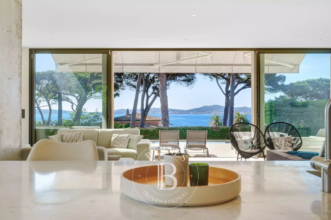 Villa in Grimaud, Provence-Alpes-Côte d'Azur, France 2 - 15652924