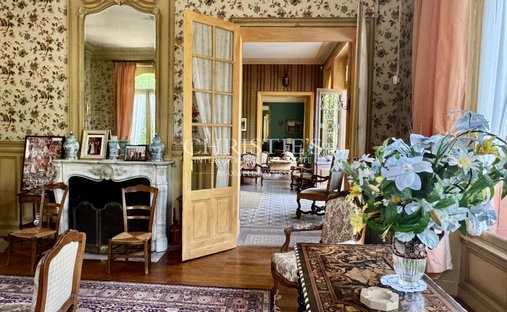 Vienne Department (86) 19th And 20th Century Chateau 345 Acres Of Land