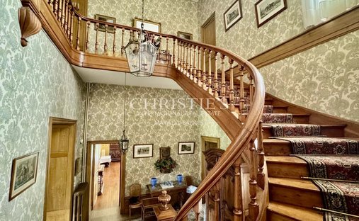 Vienne Department (86) 19th And 20th Century Chateau 345 Acres Of Land