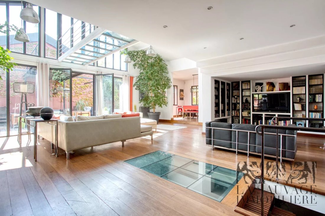 House in Bagnolet, Ile-de-France, France 1 - 15430872