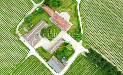 Corps de ferme à Bourg, Nouvelle-Aquitaine, France 1