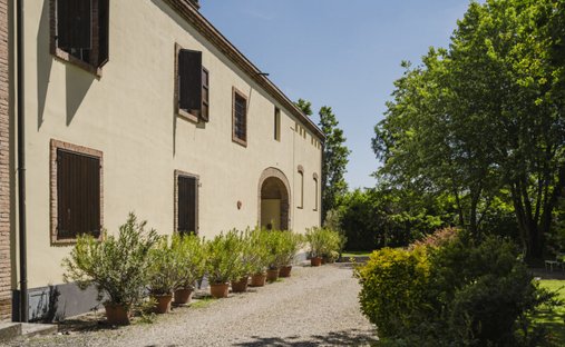 Villa in Parma, Emilia-Romagna, Italy 1