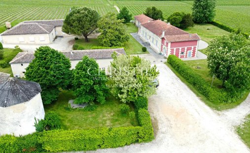 Farm Ranch in Bourg, Nouvelle-Aquitaine, France 1