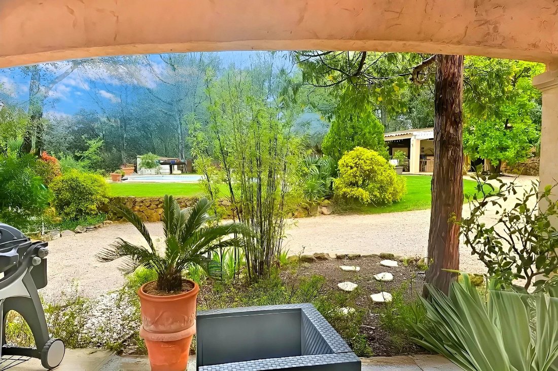 Villa in Jouques, Provence-Alpes-Côte d'Azur, France 5 - 15654443