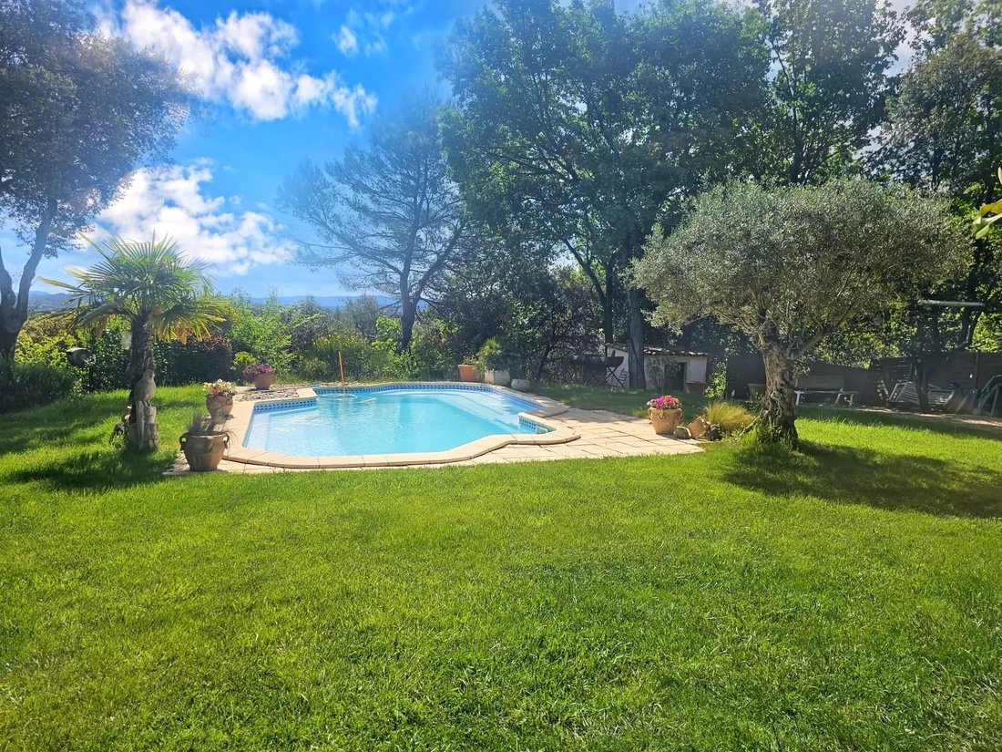 Villa in Jouques, Provence-Alpes-Côte d'Azur, France 4 - 15654443