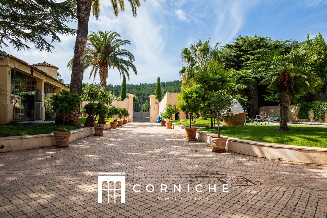 A Provençal Dream: 16th-Century Château Between Vineyards & Sky