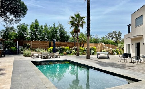 Villa in Grimaud, Provence-Alpes-Côte d'Azur, France 1