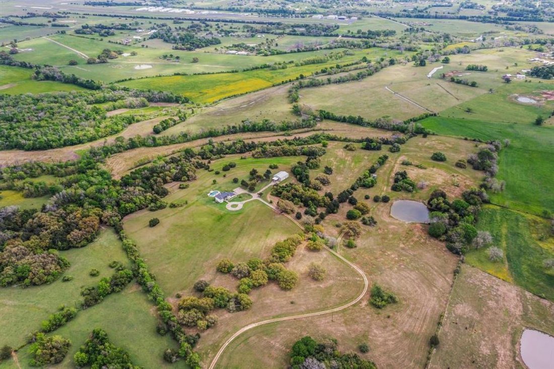House in Brenham, Texas, United States 3 - 15657070