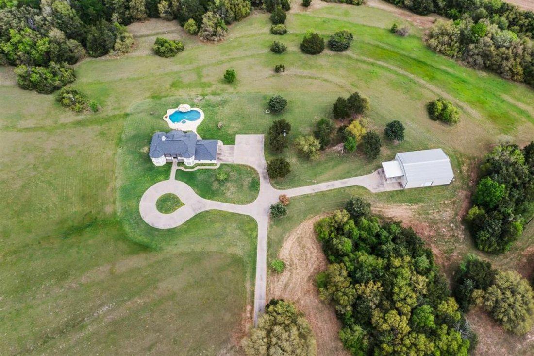 House in Brenham, Texas, United States 4 - 15657070