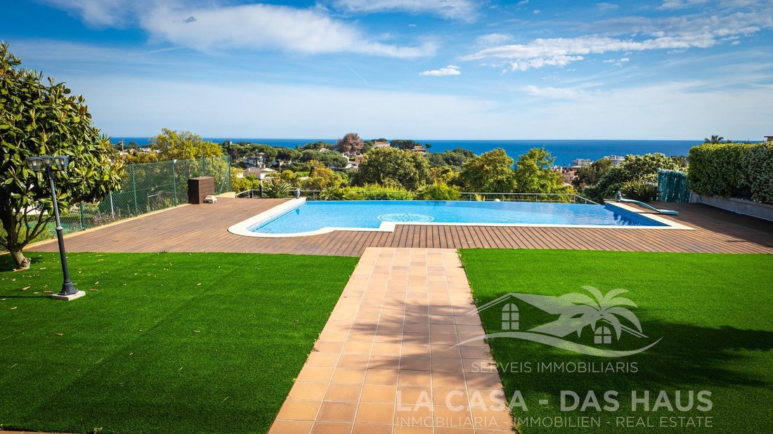 Villa in Lloret de Mar, Catalonia, Spain 2 - 15102073