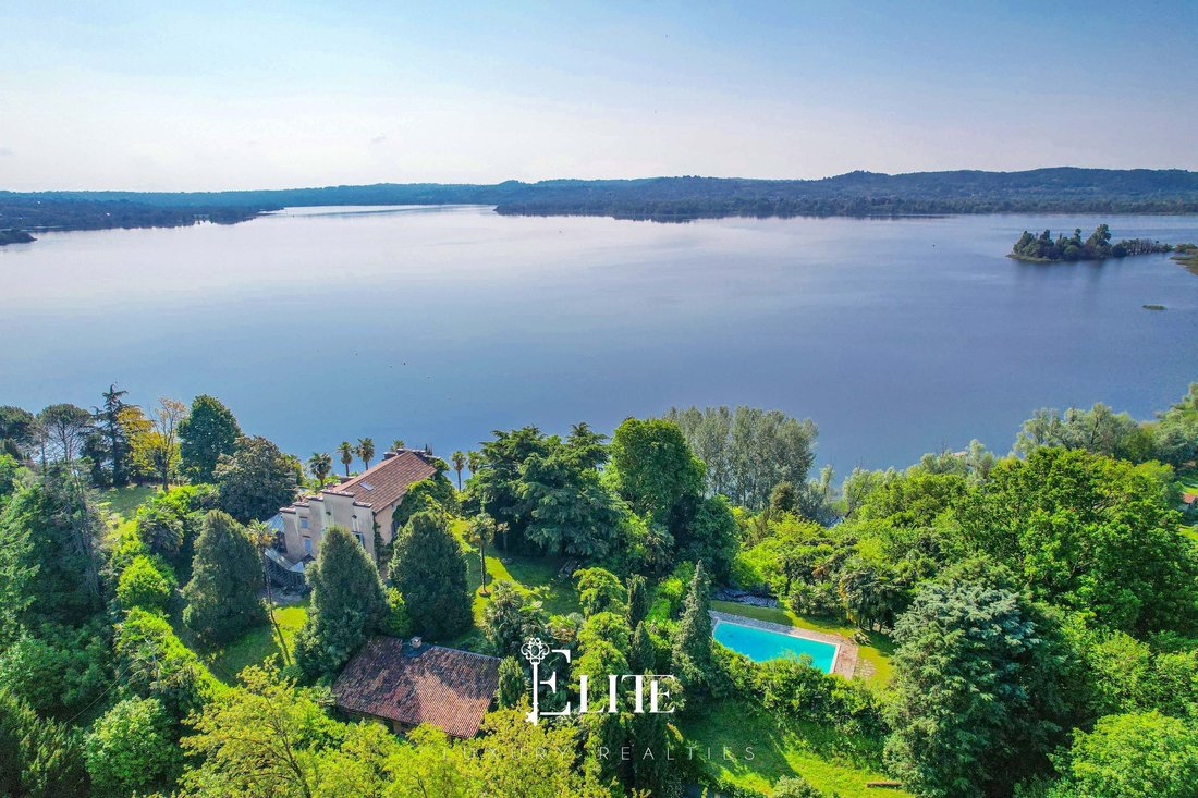 Villa in Biandronno, Lombardy, Italy 3 - 15658047