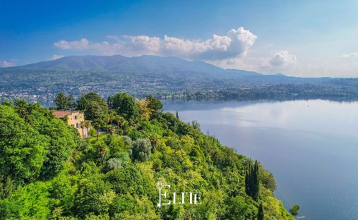 Villa in Biandronno, Lombardy, Italy 1