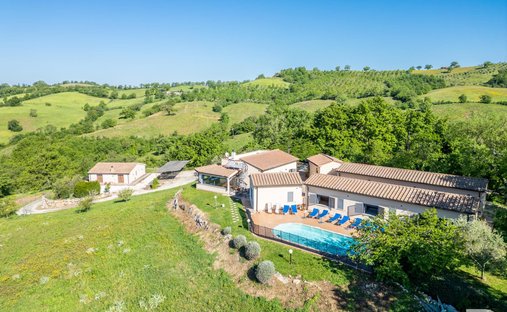 Farm Ranch in Semproniano, Tuscany, Italy 1