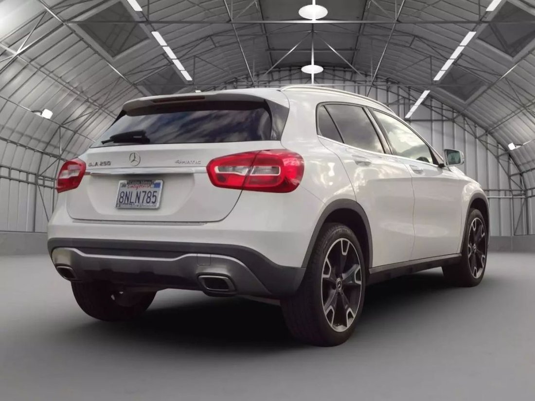 Suv in Irvine, CA, United States 3 - 13971858