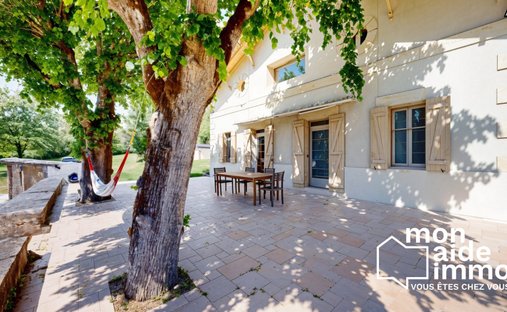 Castle for Sale in Langoiran, Nouvelle-Aquitaine, France