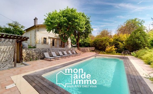 Castle for Sale in Langoiran, Nouvelle-Aquitaine, France