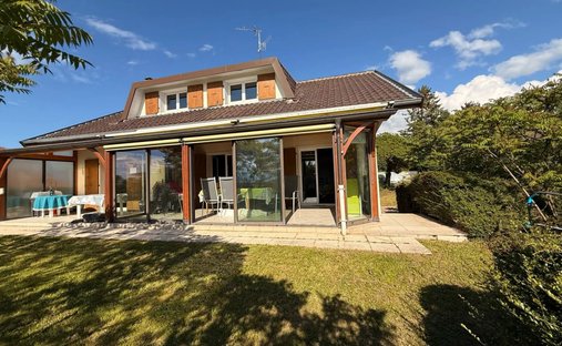House in Cranves-Sales, Auvergne-Rhône-Alpes, France 1