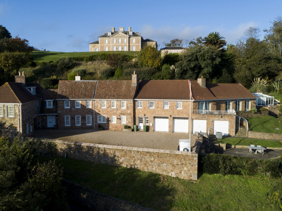 House in England 2 - 15658402