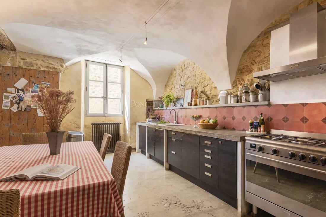 Estate in Uzès, Occitania, France 5 - 15590157