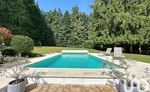 Castle for Sale in Maincy, Île-de-France, France