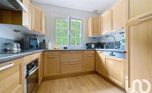 Castle for Sale in Maincy, Île-de-France, France