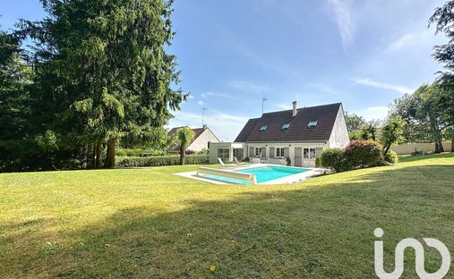 Castle for Sale in Maincy, Île-de-France, France
