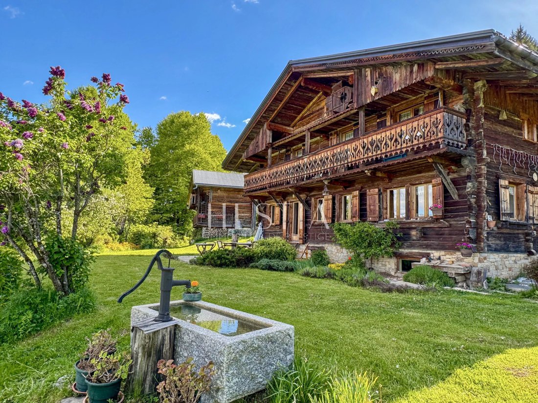 Chalet in Saint-Nicolas-la-Chapelle, Auvergne-Rhône-Alpes, France 1 - 15658603