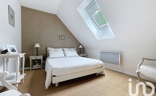 Castle for Sale in Maincy, Île-de-France, France