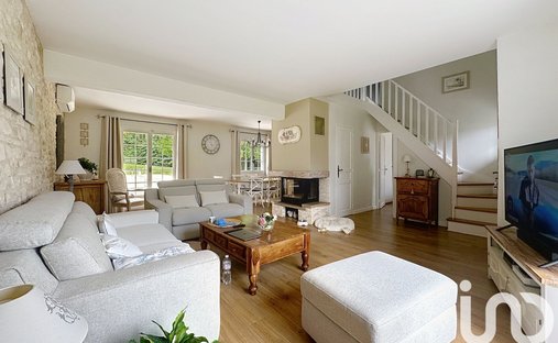 Castle for Sale in Maincy, Île-de-France, France