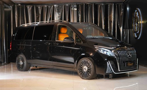 2023 Mercedes-Benz V class 300 awd in Dubai, United Arab Emirates 1