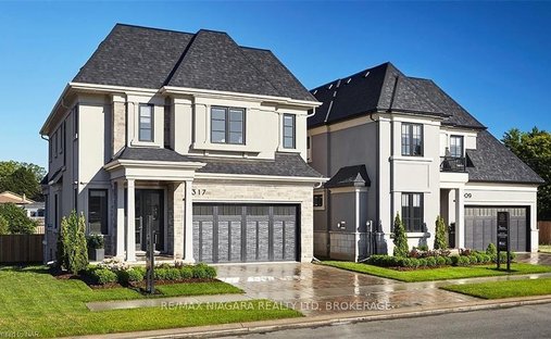 House in Niagara Falls, Ontario, Canada 1