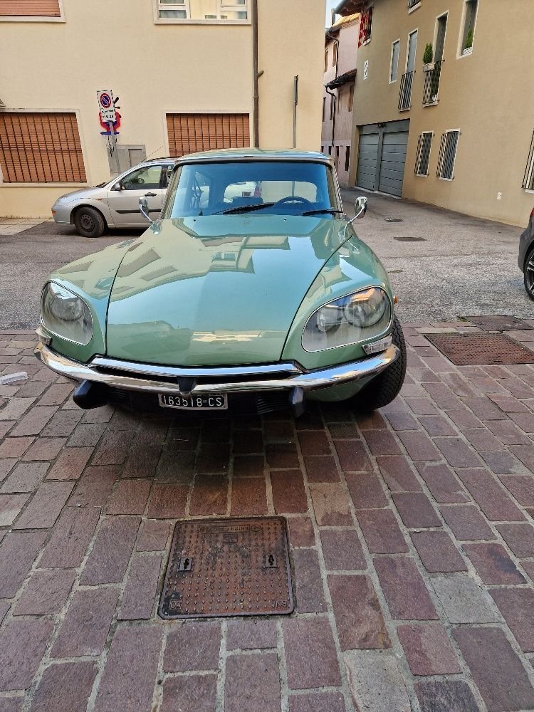 Sedan in Glendale, United States 2 - 15661971