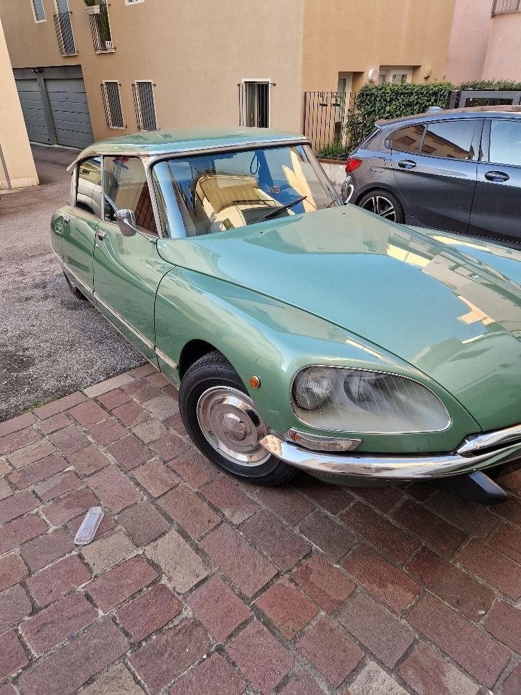 Sedan in Glendale, United States 1 - 15661971