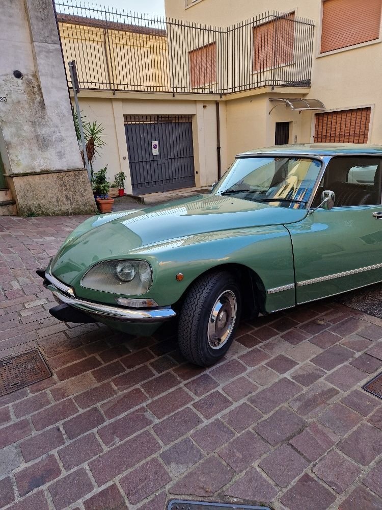 Sedan in Glendale, United States 3 - 15661971