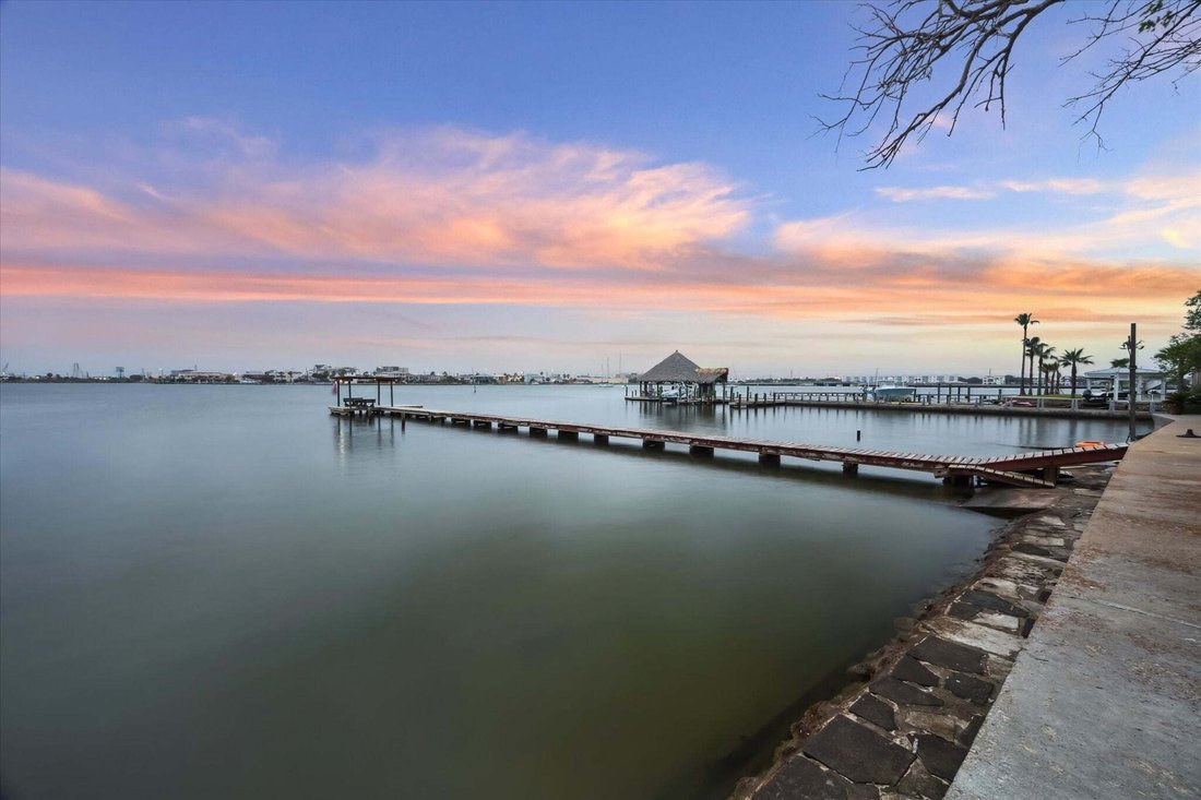 House in Galveston, Texas, United States 1 - 15659101