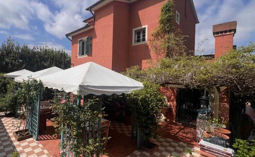 Villa in Sarzana, Liguria, Italy 1