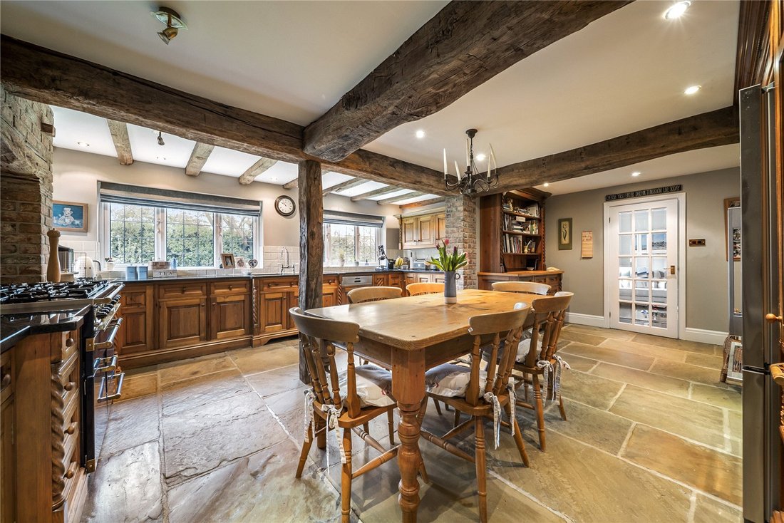 House in Bramhope, England 4 - 15660392