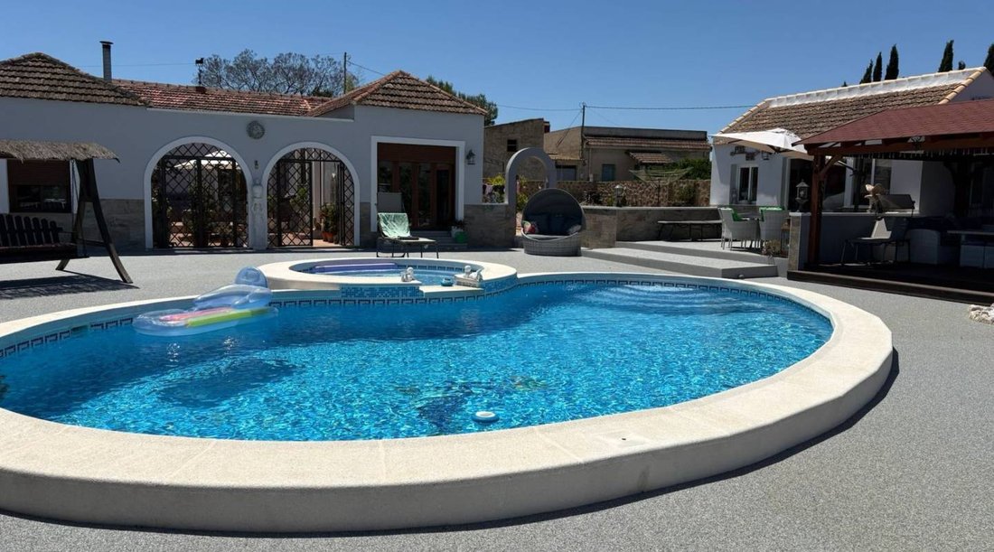 Villa in Jacarilla, Valencian Community, Spain 1 - 15660986