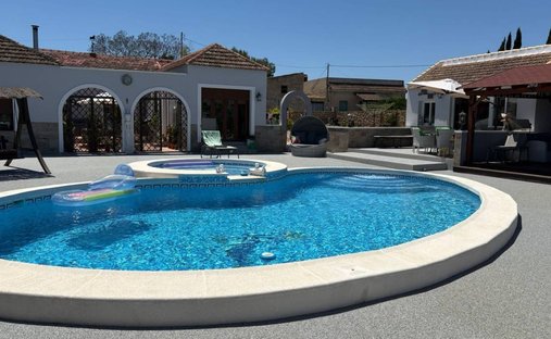 Villa in Jacarilla, Valencian Community, Spain 1