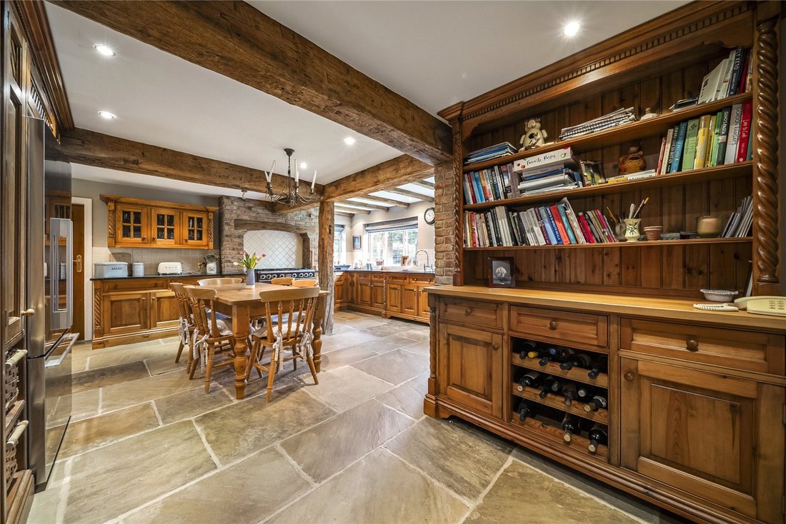 House in Bramhope, England 5 - 15660392