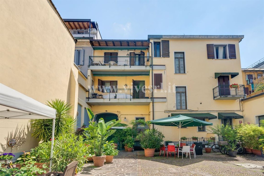 A Crown of Milan: Where Renaissance Whispers Meet Modern Grandeur - 5