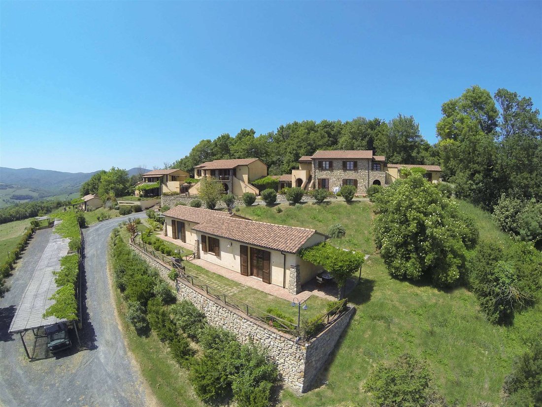 Estate in Montecatini Val di Cecina, Tuscany, Italy 2 - 11668827